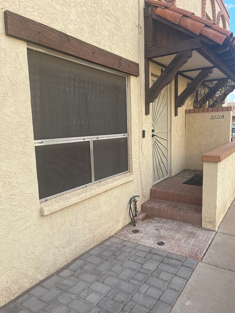Building Photo - 2221 W Turney Ave #B