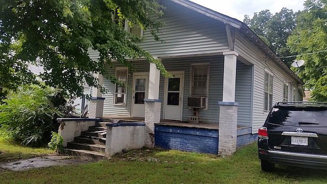 1st image of 606 W Wood St