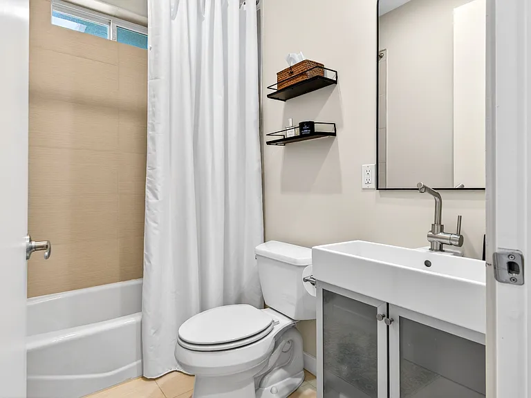 4302 Ocean View Dr — Photo 31