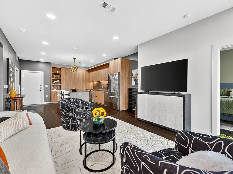 2209 S 1st St — Photo 7