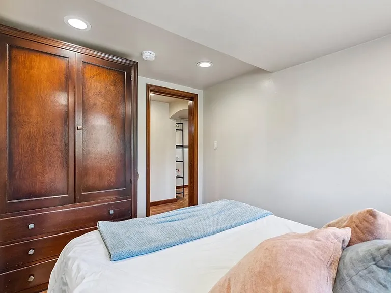 333 Crest Dr — Photo 6