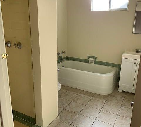 5th image of 609 S Adams St APT 8