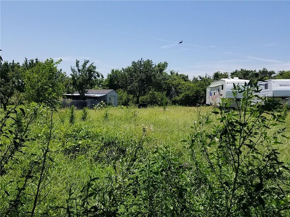 2nd image of 216 Salt Grass Cir