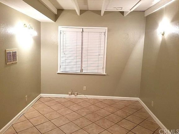 5th image of 2818 W Oak St