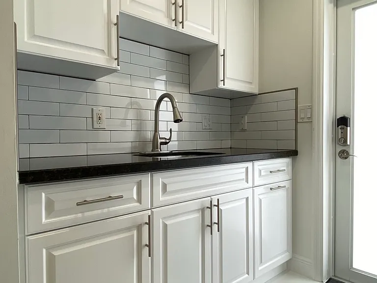 519 S Rainbow Dr — Photo 1