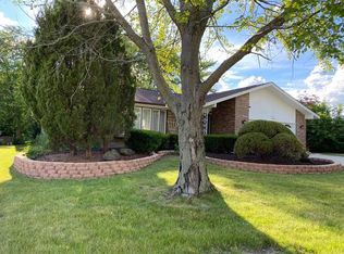 7610 Hayenga Ln, Darien, IL