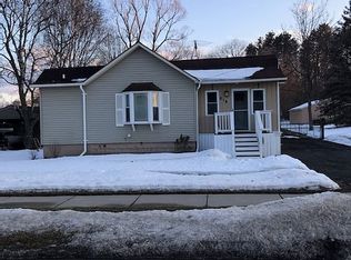 814 E Maple St, Holly, MI 48442