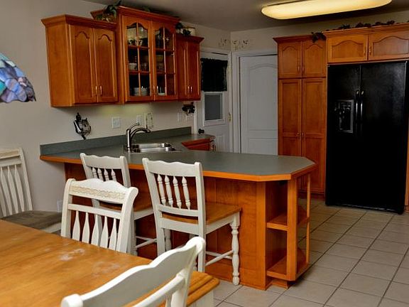 2nd image of 1061 Ashford Ln