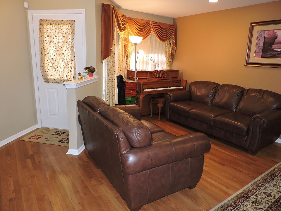 1st image of 110 Briarwood Dr