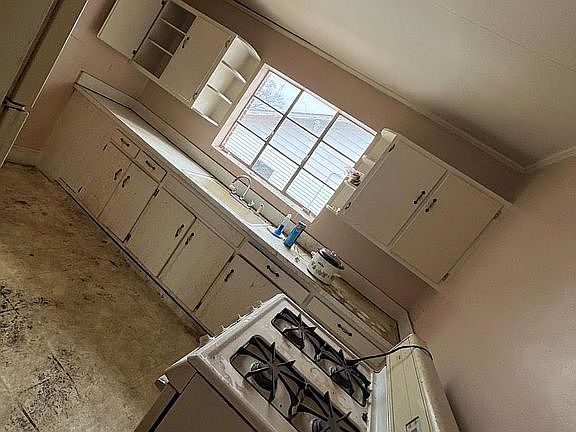 2nd image of 113 Frontier St