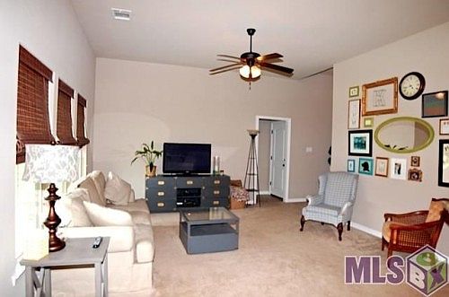 5th image of 16207 Old Samuel Dr
