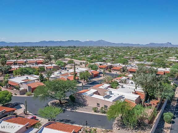 3rd image of 8572 N Calle Tioga