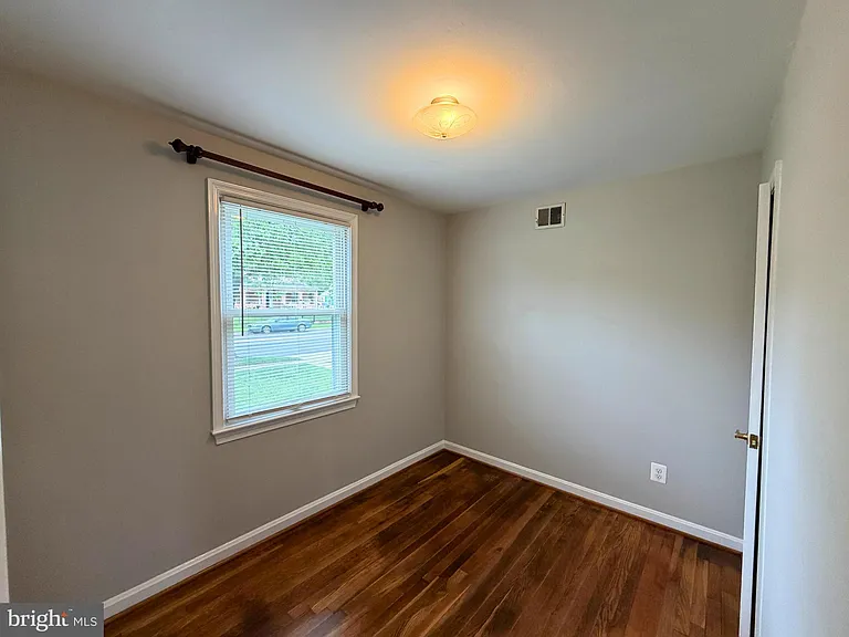 6825 Westmoreland Rd — Photo 11