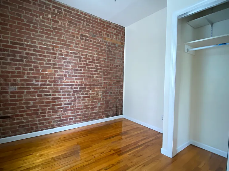 710 Amsterdam Ave #2D — Photo 7