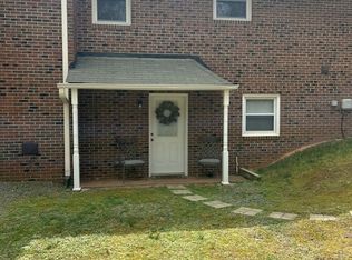 2920 Pine Hill Dr, Chapel Hill, NC 27514