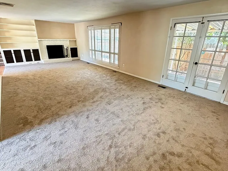 550 Carlson Dr — Photo 5