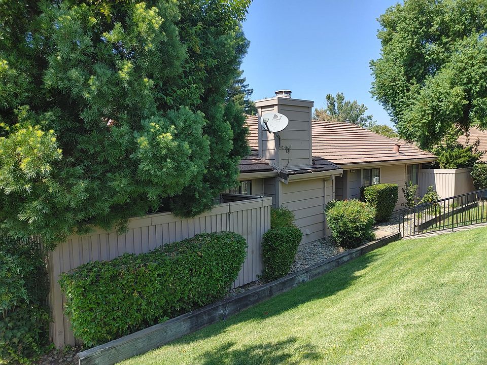 Front of home from private drive