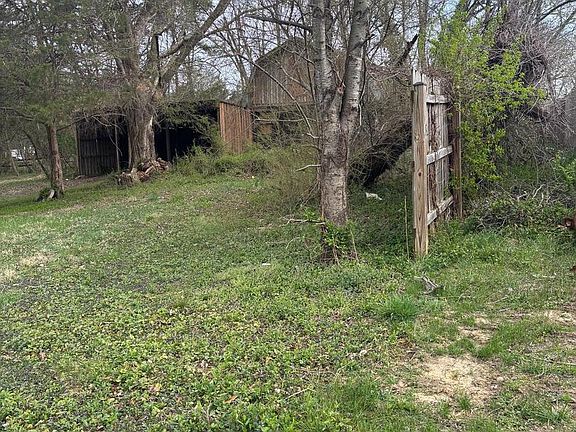 3rd image of 406 Truslow Rd