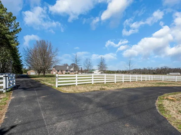 650 Jones Chapel Dr, Moscow, TN 38057