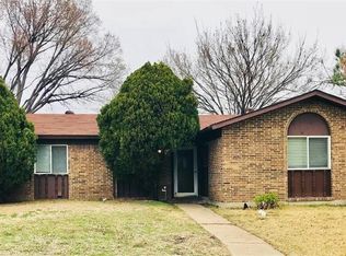 2131 Travis Dr, Carrollton, TX 75006