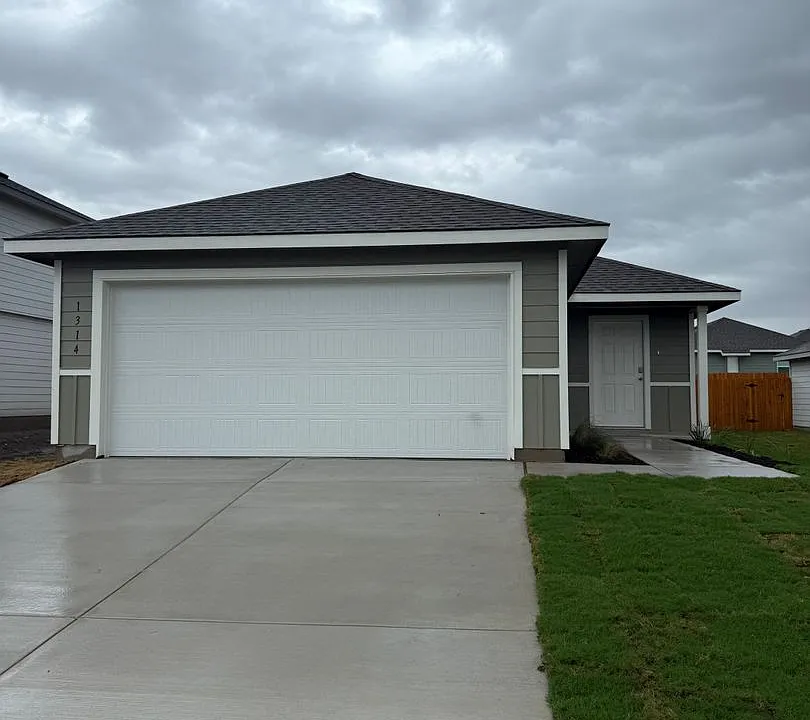 1314 Newey Cir