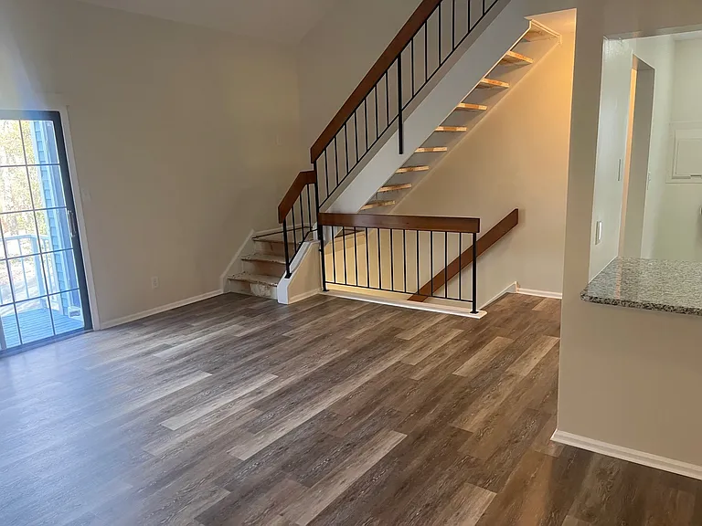 240B Everly Ct #240-B — Photo 8