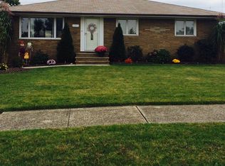 180 E Dawnwood Dr, Seven Hills, OH