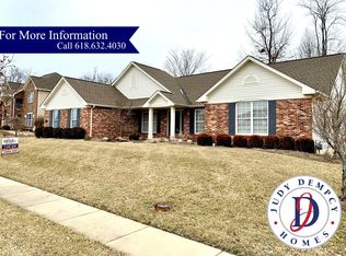 1042 Nottinghill Dr, O Fallon, IL 62269