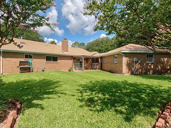3rd image of 1007 Coachlight Dr