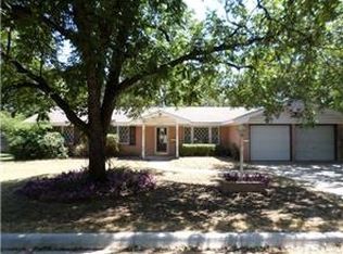 6204 Ravenswood Dr, Fort Worth, TX 76112