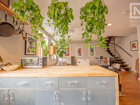 3rd image of 165 Elizabeth St #4FF