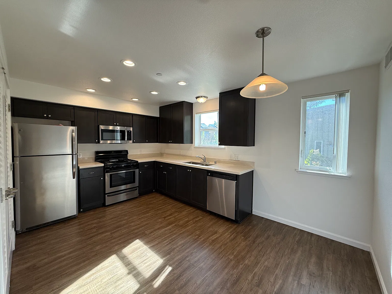 Esposti Park Apartments — Photo 4