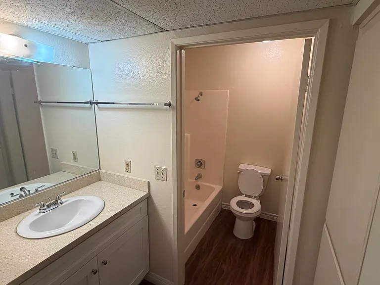 344 W Chevy Chase Dr #2 — Photo 8