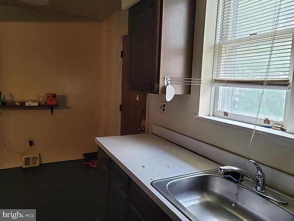 5th image of 108 N Sickels St