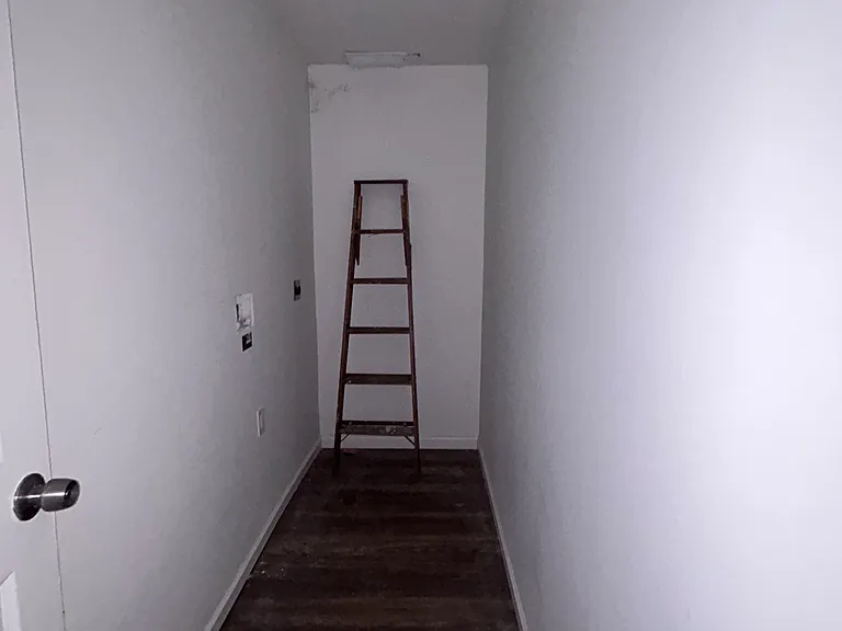 42nd Pl N — Photo 8