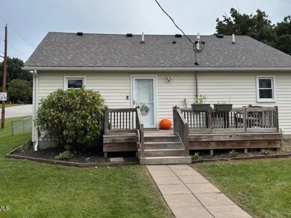 2704 Portland St, Oregon, OH 43616