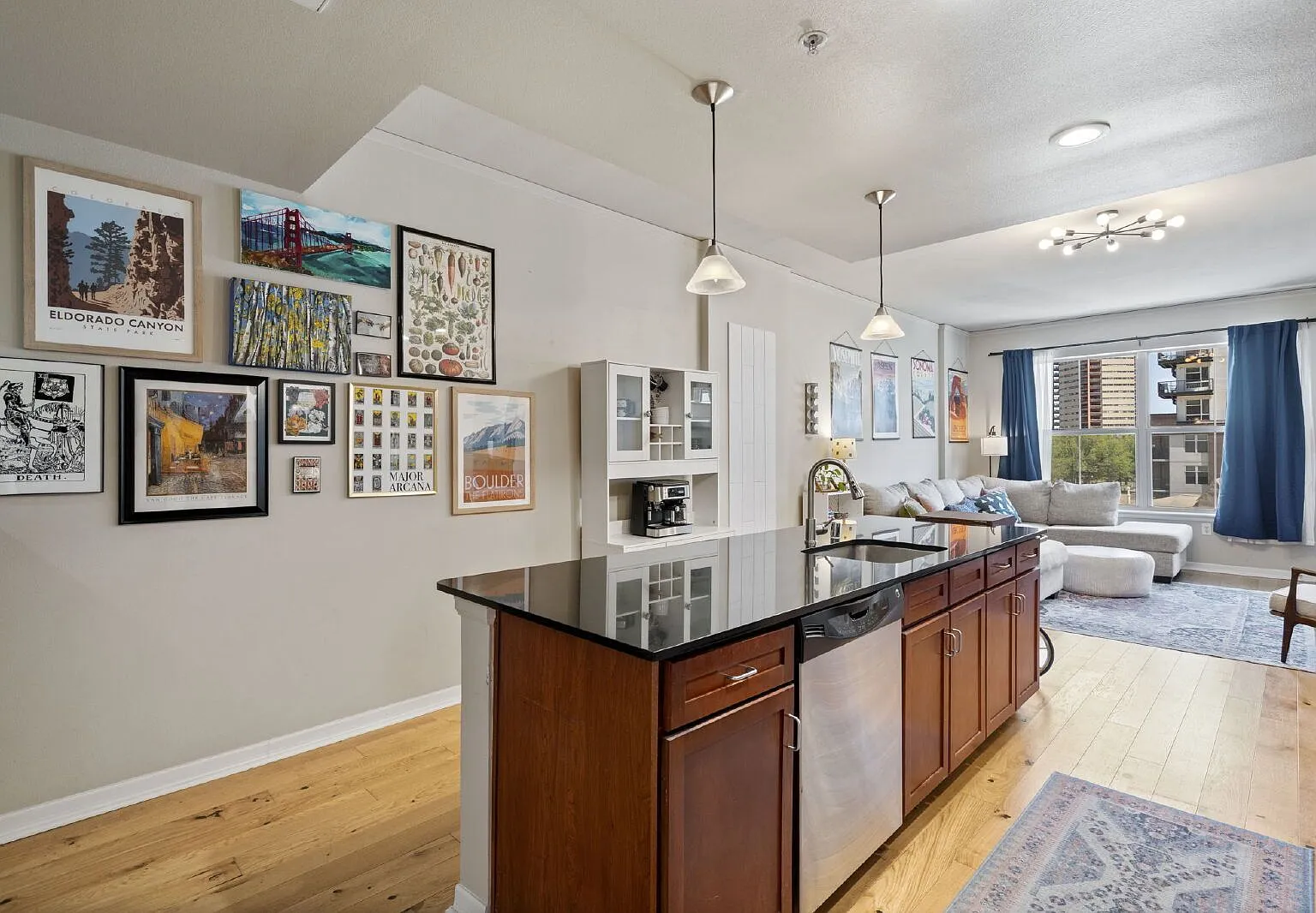 2 bed, 2.0 bath, 886 sqft, $2,050 — Photo 4
