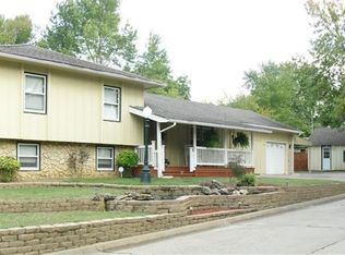 723 N 6th St, Independence, KS 67301