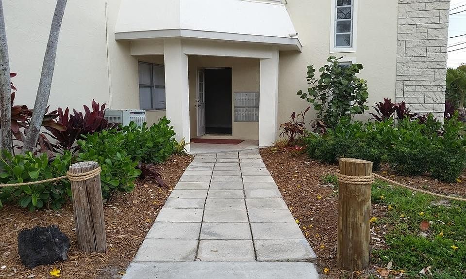 1st image of 575 SW 20th Ave