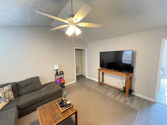 5th image of 3011 Gatewood Dr