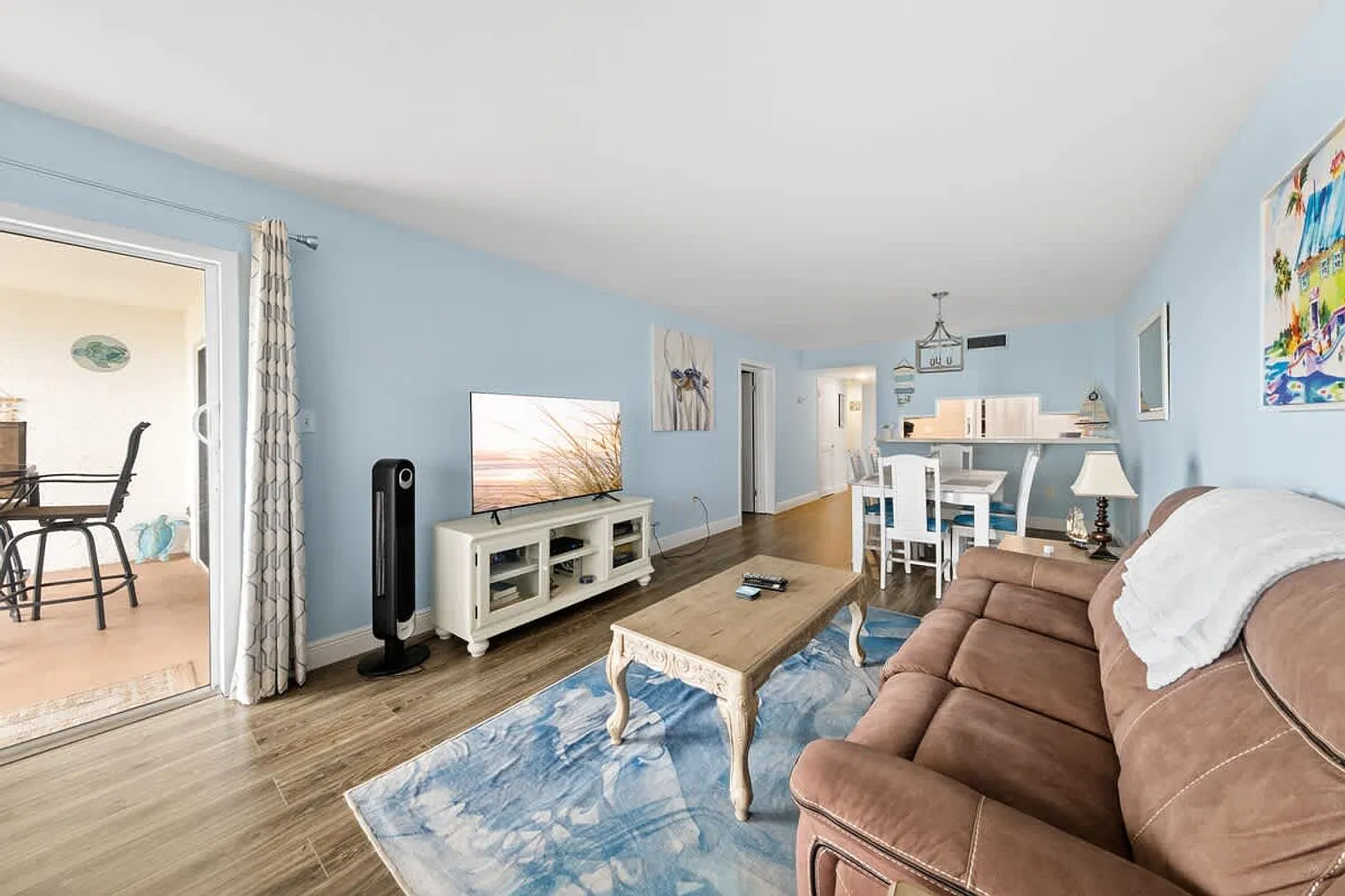 2 bed, 2.0 bath, 968 sqft, $4,123 — Photo 1