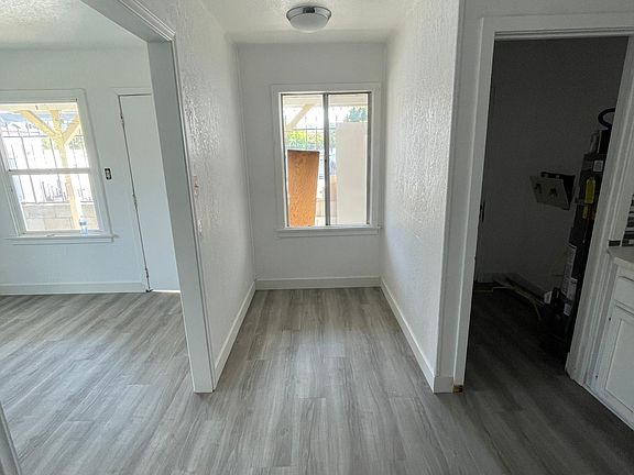 4th image of 3010 E 1st St Unit 3/4