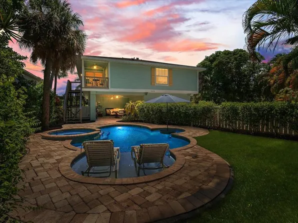 304 58th St #B, Holmes Beach, FL 34217