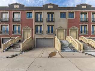 16W536 Bluff Rd, Willowbrook, IL 60527