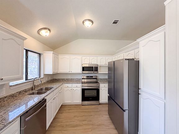 2nd image of 2812 Beverly Dr