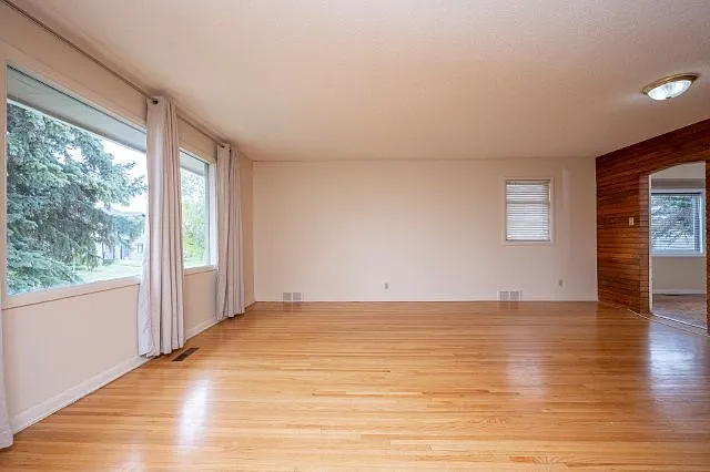 2223 35th St SW — Photo 5