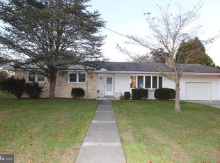 216 Dowdy Dr, Gibbstown, NJ 08027