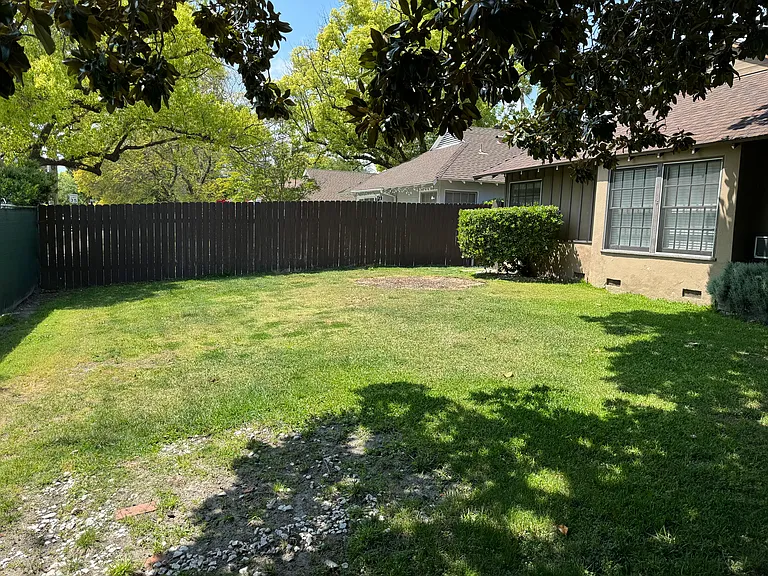 10603 Camarillo St — Photo 31