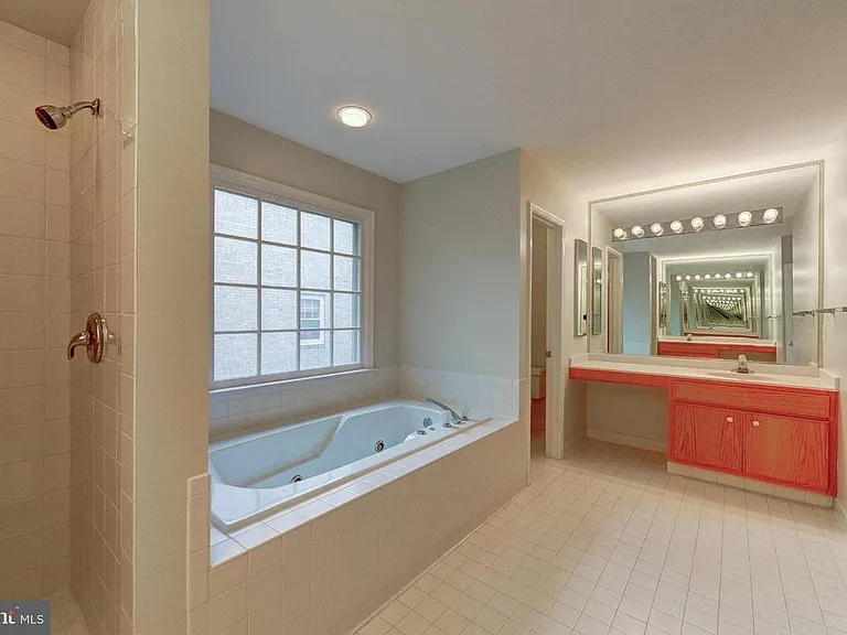 8904 Barrowgate Ct — Photo 16