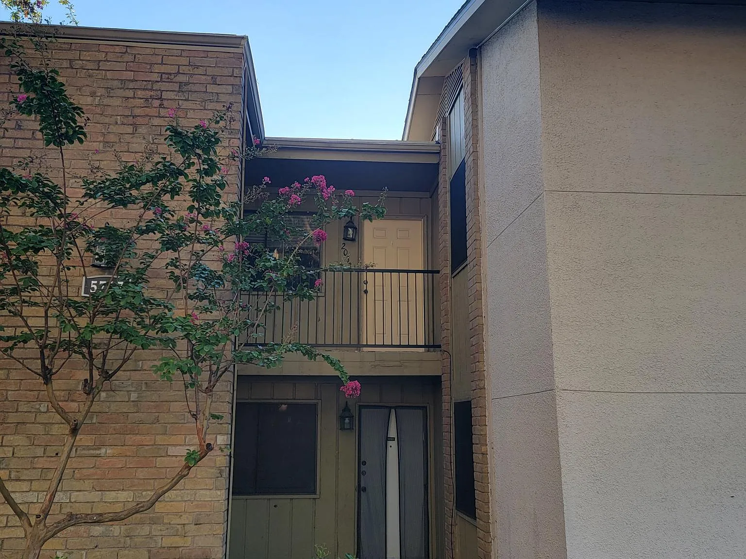 2 bed, 1026 sqft, $1,400 — Photo 3